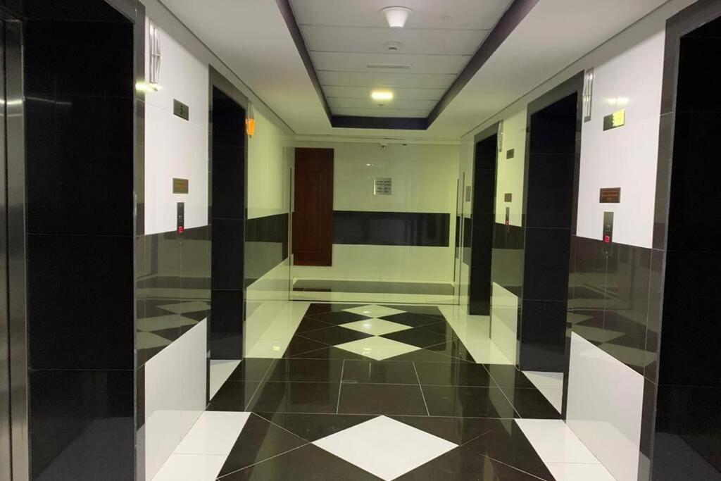 Appartamento Cozy 2Bhk Near To Dmcc Metro Station -505 Dubai Esterno foto