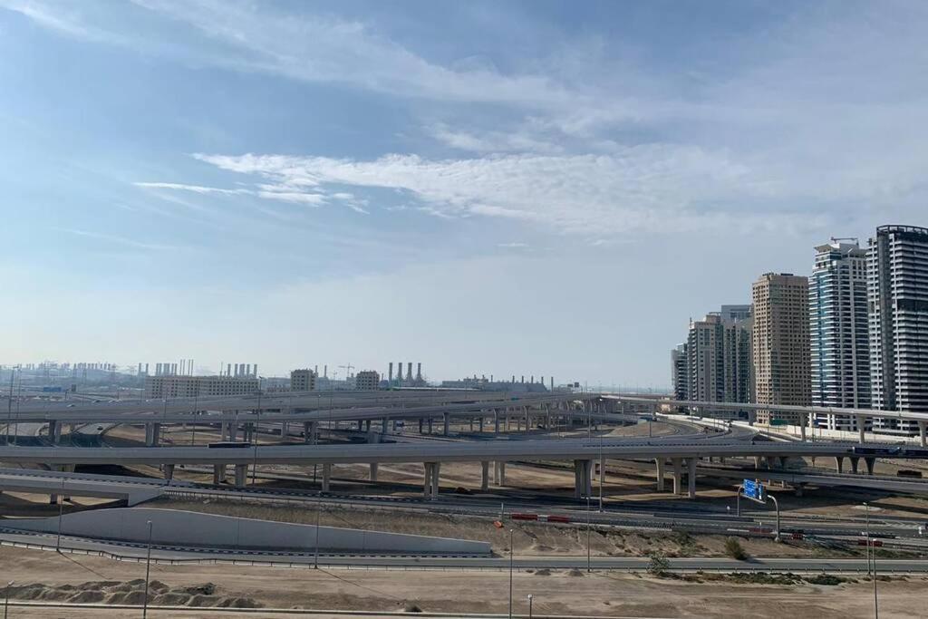 Appartamento Cozy 2Bhk Near To Dmcc Metro Station -505 Dubai Esterno foto