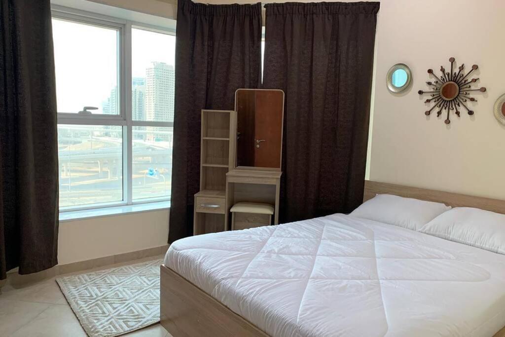 Appartamento Cozy 2Bhk Near To Dmcc Metro Station -505 Dubai Esterno foto